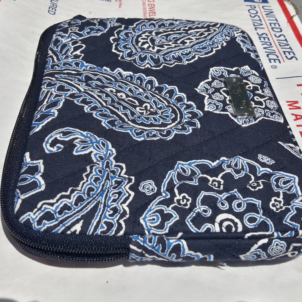Vera Bradley Ipod Case Padded Purse Blue Paisley - Picture 3 of 16